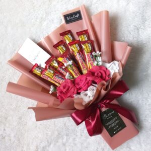 Buket Snack Medium Untuk hadiah Ulang Tahun, Wisuda, Sempro, dan acara spesial lainnya. Toko Bunga Kertas Terbaik Bandung | Toko Bunga Kertas Premium Bandung | Toko Craft Premium Terbaik Bandung